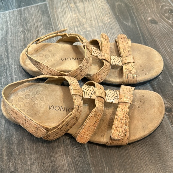 Vionic Sandals. Excellent condition. - Picture 5 of 7